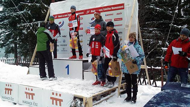 Poslední lyžařský závod sezony: Tepličtí lyžaři tahali medaile z tajícího  sněhu - Teplický deník