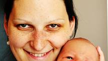Mamince Andree Šmídové z Teplic se 9. června v 9.25 hod. v teplické porodnici narodil syn Filip Helcl. Měřil 55 cm a vážil 3,85 kg.