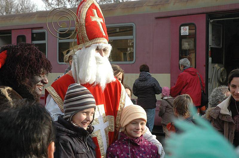 Do hor vyrazil Mikulášský expres se třemi stovkami lidí