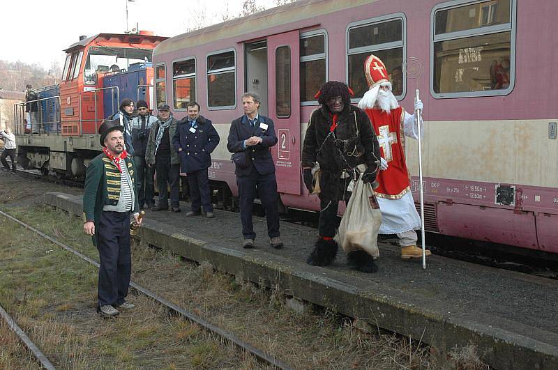 Do hor vyrazil Mikulášský expres se třemi stovkami lidí