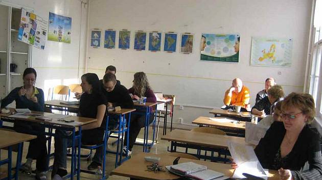 Dne 9. dubna se pedagogický sbor Gymnázia J. A. Komenského v Dubí-Bystřici zúčastnil semináře Inkluze po špičkách, který pro něj připravili pracovníci Centra podpory inkluzivního vzdělávání z Mostu