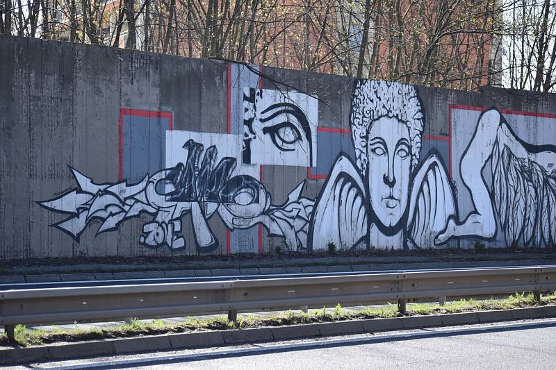 Protihluková stěna na průtahu městem Teplice.