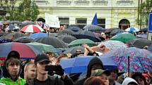 V Duchcově proběhla demonstrace proti násilí ve městě