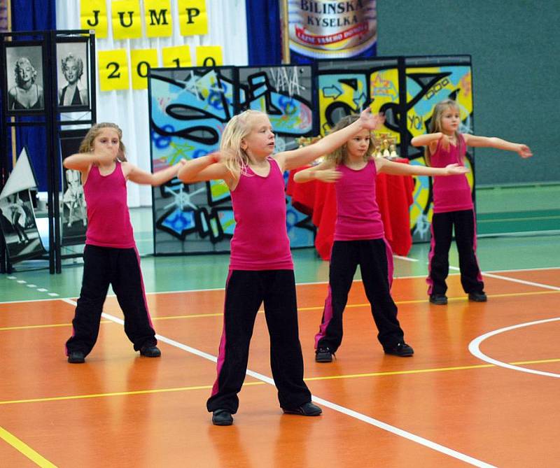 DO SPORTOVNÍ HALY SE SJELO 470 TANEČNÍKŮ Z CELÉ REPUBLIKY