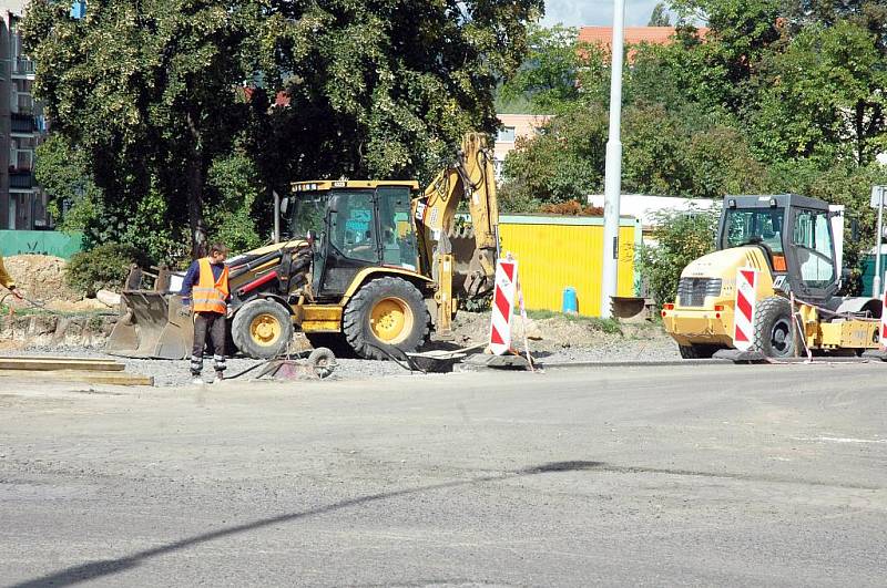 Výstavba kruhové křižovatky u nemocnice má několik fází