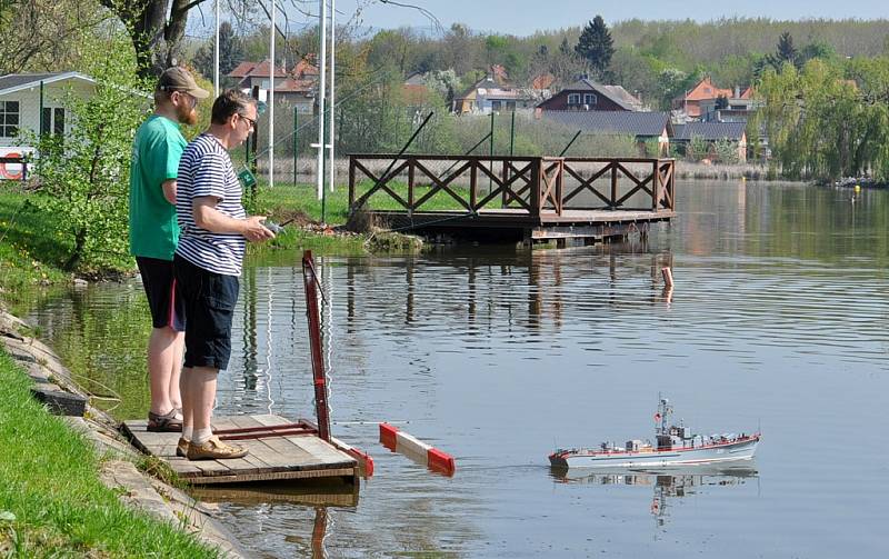 Soutěž lodních modelářů v Duchcově. Tradiční závody uspořádal klub lodních modelářů „Royal Dux“ Duchcov