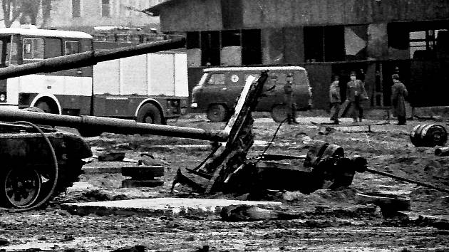 V Bohosudově se v roce 1991 roztrhl sovětský tank a bylo usmrceno 17.vojáků. Major Bilický zachránil svou odvahou další životy. Na snímcích jsou také odjíždějící vojáci z Bohosudova a zbytky kasáren-