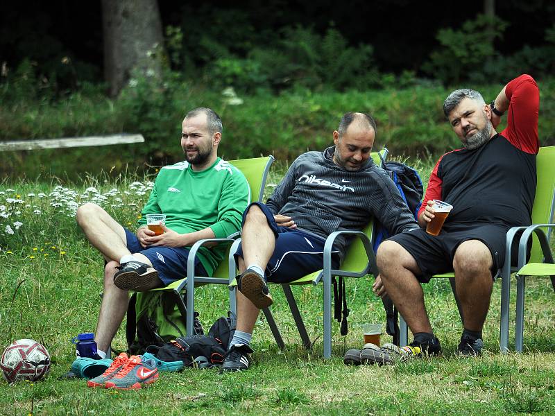 Klub přátel nohejbalu pod záštitou obce Mikulov pořádal 10. ročník  nohejbalového turnaje na parkovišti pod Bouřňákem.