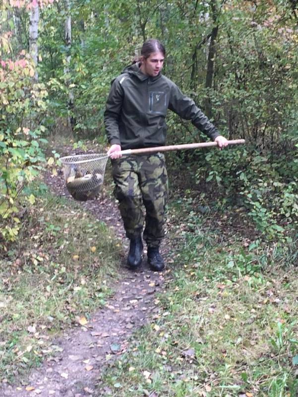 Rybáři na Teplicku vysadili 1000 kusů lína obecného.