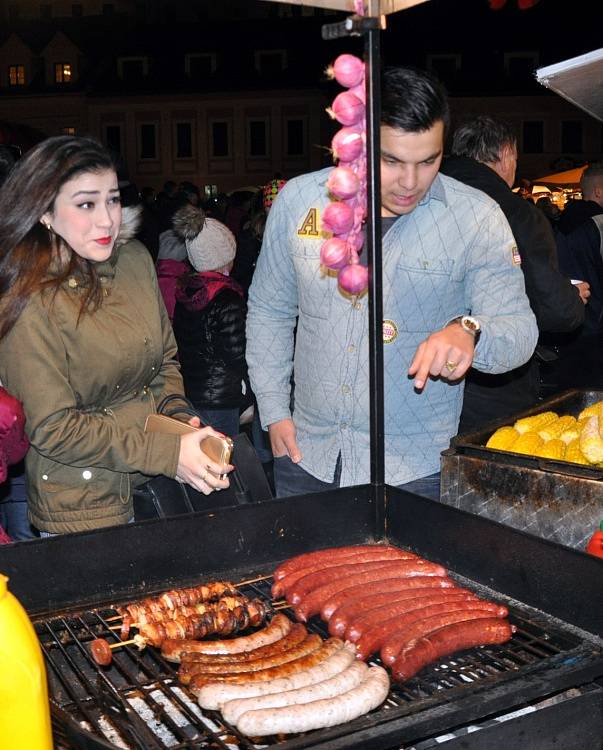 Rozsvícení vánočního stromu na Mírovém náměstí v Bílině