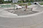 Stavba skateparku v Teplicích.