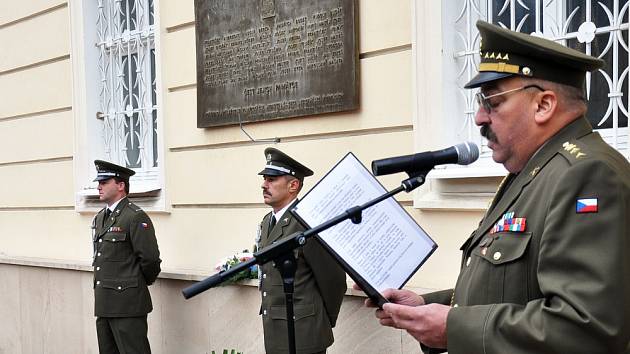 UCTILI PAMÁTKU VÁLEČNÝCH VETERÁNŮ