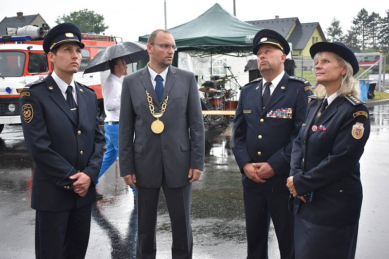 Slavnostní otevření hasičské zbrojnice dobrovolných hasičů v Modlanech.