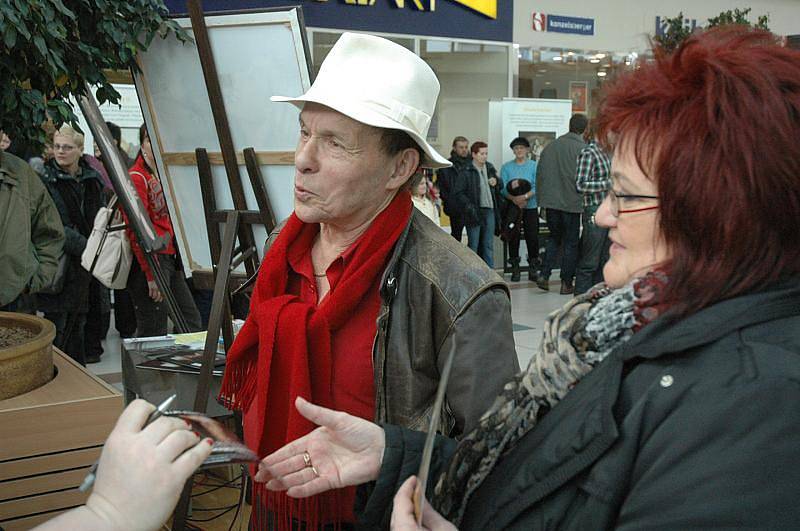 Putovní výstava fotografií Pavly Hodkové, pořádaná v rámci projektu Rakovina věc veřejná, dorazila do Teplic. 