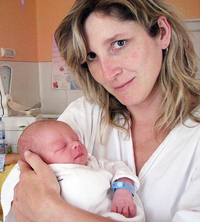 Mamince Radce Hnilicové ze Střelné se 7. července v 11.20 hod. v teplické porodnici narodil syn Karel Hnilica. Měřil  52 cm a vážil  3,50 kg.