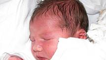 Mamince Gabriele Maturové z Teplic se 5. července v 6.00 hod. v ústecké porodnici narodil syn Šimon Matura. Měřil 50 cm a vážil 3,9 kg.