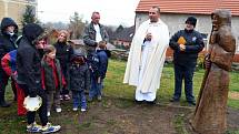 Sochám u kaple v Jeníkově požehnal otec Dunda 