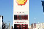 Shell Trnovany. Nafta 51.50 a Natural 47.50 korun. Ceny pohonných hmot v Teplicích, dopoledne 11. 3. 2022
