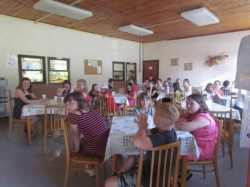 Děti z Teplicka jsou na táboře v Mladoticích na Plzeňsku, tábor pořádá Dům dětí a mládeže v Bílině.