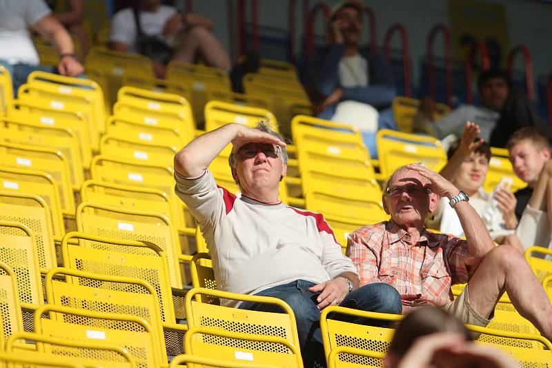 Diváci na fotbale Teplice - Pardubice