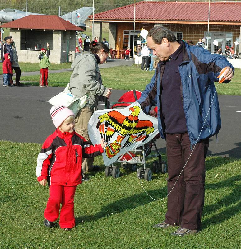 Pouštění draků patří i na Teplicku k oblíbené podzimní zábavě.