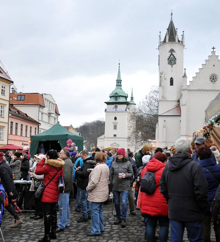 9. Vánoční trhy na Zámeckém náměstí pořádáné Lions Clubem Teplice