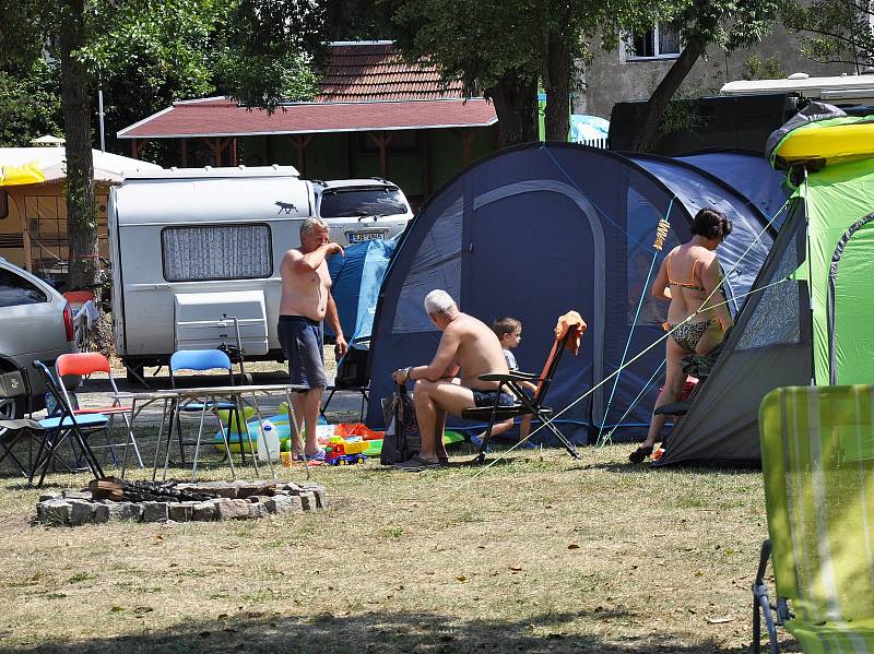 Zatopený důl Barbora v Oldřichově láká tradičně čistou vodou.