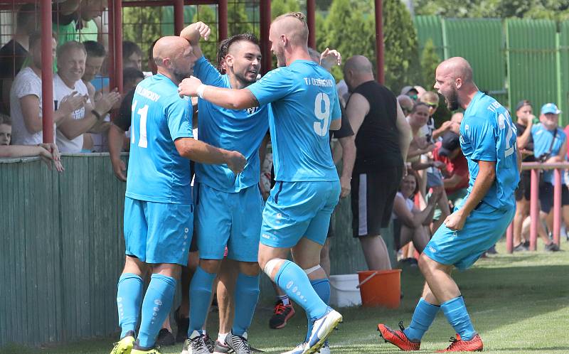 I.A třída - Fotbalisté Oldřichova (modří) zdolali i poslední překážku, po vítězství nad Střekovem (bíločervení) jsou první ve skupině a postupují do krajského přeboru.