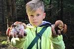 Mladý úspěšný houbař Josef Chládek, který o víkendu navštívil Krušné hory.