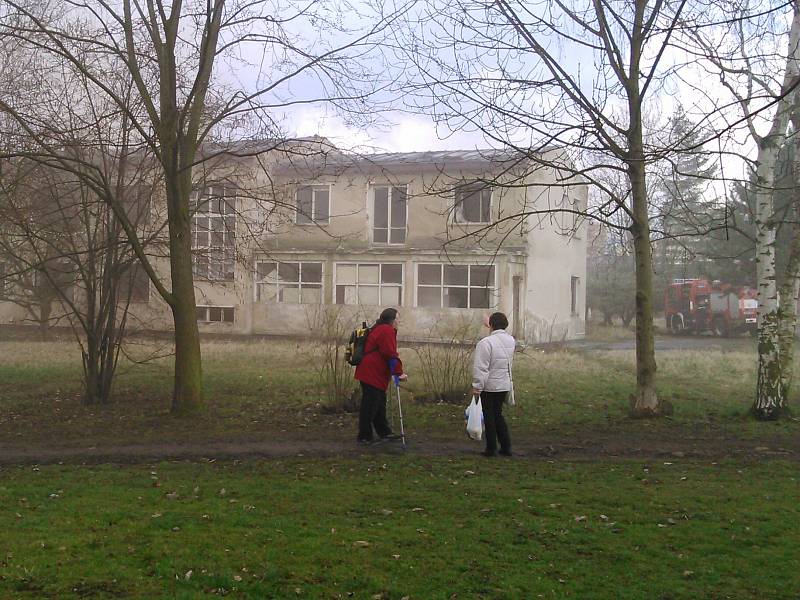 Požár bývalého železničního učiliště v Teplicích.