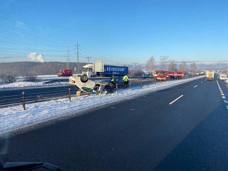 Nehoda čtyř osobních aut u Bystřan.