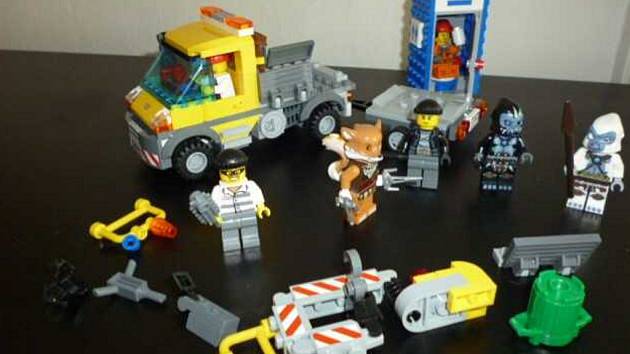 Ústav v Kostomlatech dostal od státu zabavené stavebnice LEGO.
