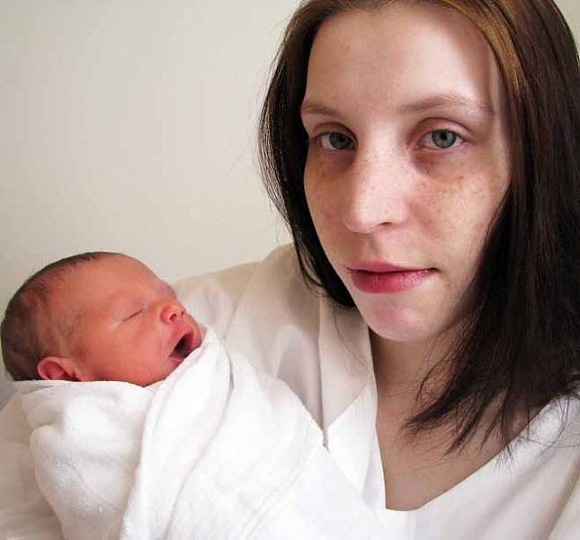 Lence Lukasové z Teplic se 9. března v 1.30 hod. v teplické porodnici narodil syn Jan Lukas. Měřil 46 cm a vážil 2,45 kg.
