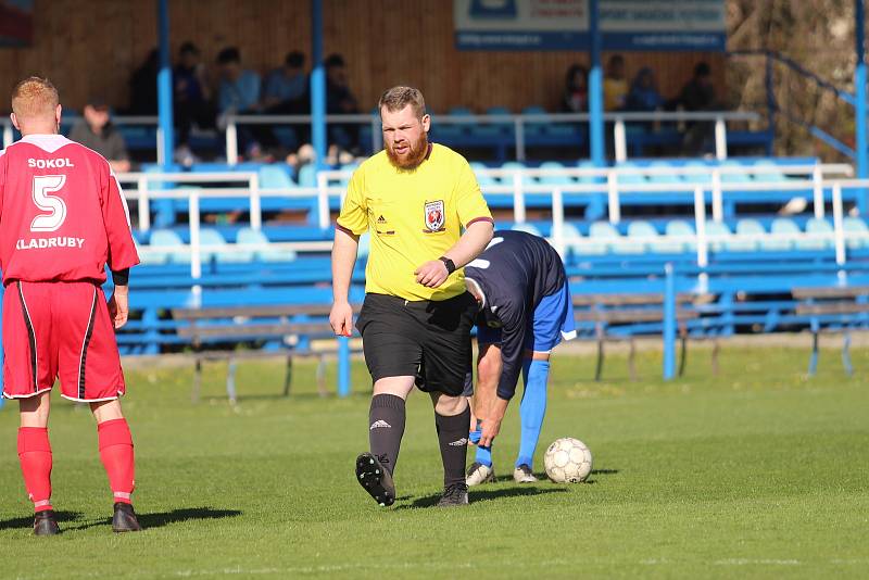 1. FC Dubí - Kladruby (v červeném)