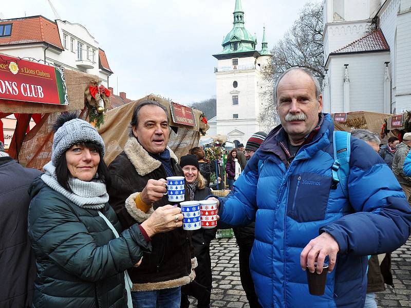 9. Vánoční trhy na Zámeckém náměstí pořádáné Lions Clubem Teplice