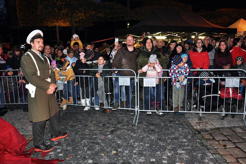 Tradiční slet andělů a vzpomínka 30. výročí sametové revoluce na náměstí Svobody.