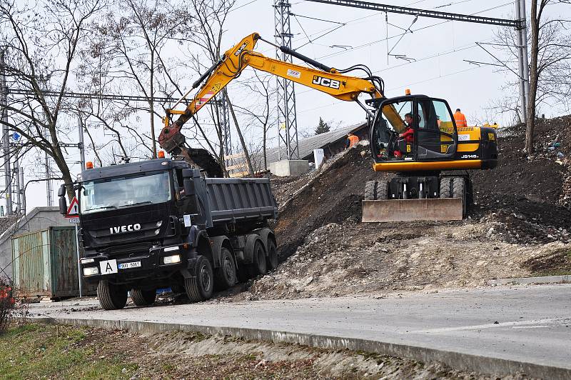 Rekonstrukce železničního svršku na trati Ústí nad Labem - Most v Teplicích.