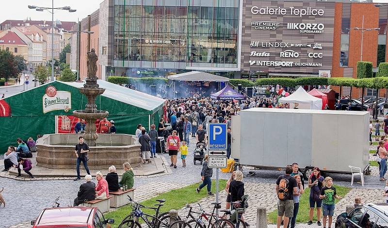 Přes tisíc lidí navštívilo čtvrtý ročník festivalu Teplice free LIVE, který se odehrál v sobotu na náměstí Svobody.