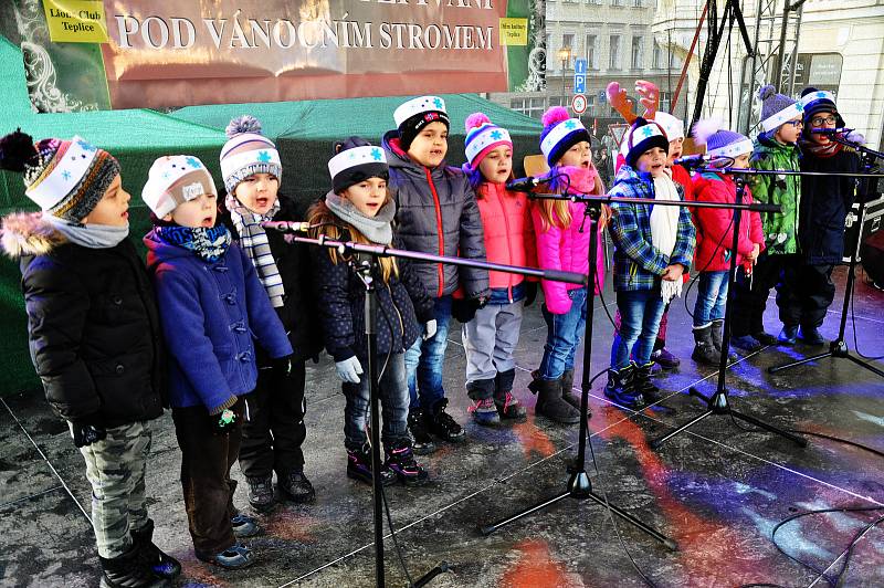 9. Vánoční trhy na Zámeckém náměstí pořádáné Lions Clubem Teplice