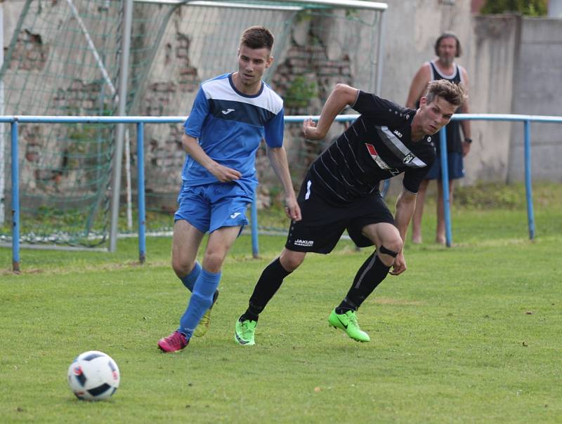 Oldřichov (v černém)  porazil Křešice 6:0