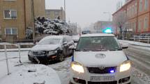 Ranní nehoda v Proboštově. Řidička narazila na zábradlí v ulici kapitána Jaroše