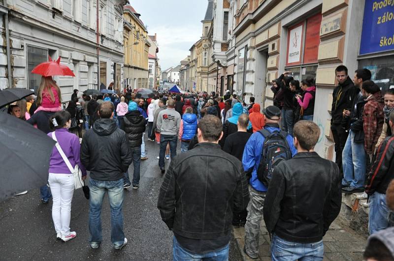 V Duchcově proběhla demonstrace proti násilí ve městě