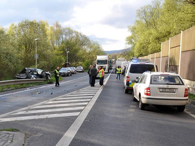 Tragická nehoda u kruhového objezdu v Bystřanech