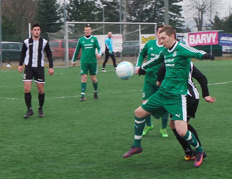 Baník Modlany - TJ Krupka 0:3, zápas se hráv na umělé trávě v Srbicích.