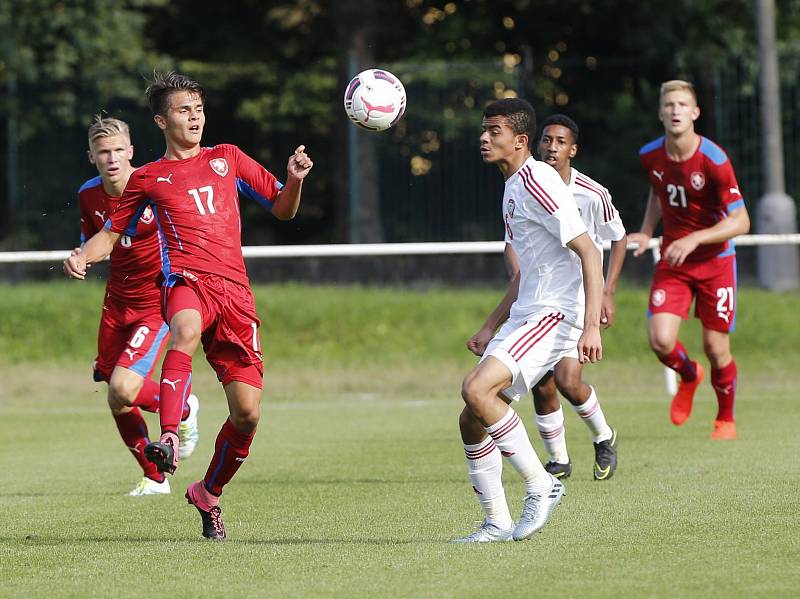 Osmnáctiletý Patrik Žitný se zabydlel v české reprezentaci do 19 let. Na turnaji v Japonsku přihrál na tři branky.