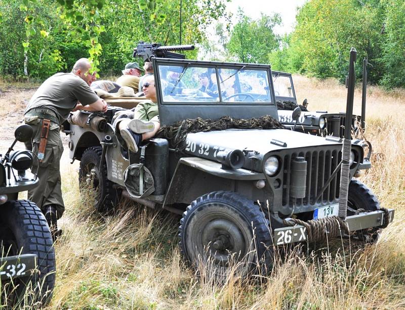 U botanické zahrady vzpomněli na americké letce, kteří zde zahynuli. Podobně i v Mukově 