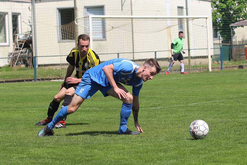 I. B třída: Duchcov (v modrém) - Vroutek 3:6