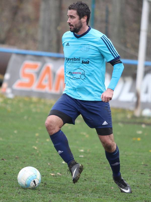 Baník Modlany (v zeleném) doma porazil FK Jílové 2:1.