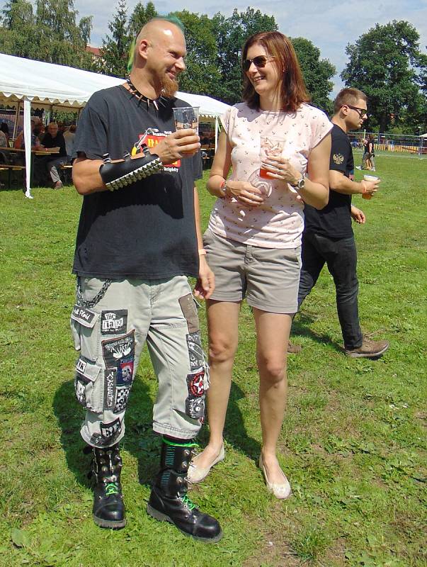 Premiérový ročník festivalu Rock u rybníka v Proboštově se vydařil.