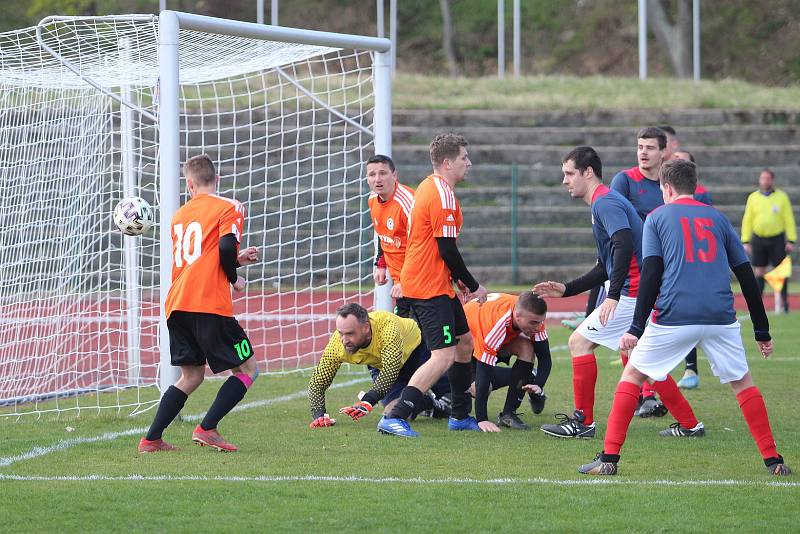 I. B třída: Unčín - Svádov (v oranžovém) 0:2